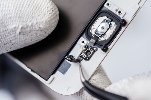 Apple изменила правила ремонта iphone с неоригинальными запчастями