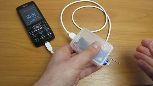 Карманное зарядное устройство для мобильного телефона