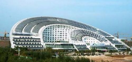 Китай принимает 4-ю международную конференцию по солнечной энергетике в самом крупном в мире солнечном здании