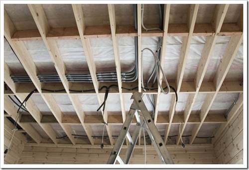 Монтаж электрики в деревянном доме. правила монтажа электропроводки в частных деревянных домах.
