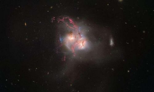 Телескопы chandra nasa обнаружили невероятное слияние двух галактик